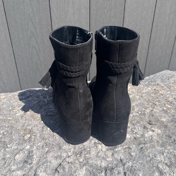 Suede Boots with Tassel - Picture 3 of 5